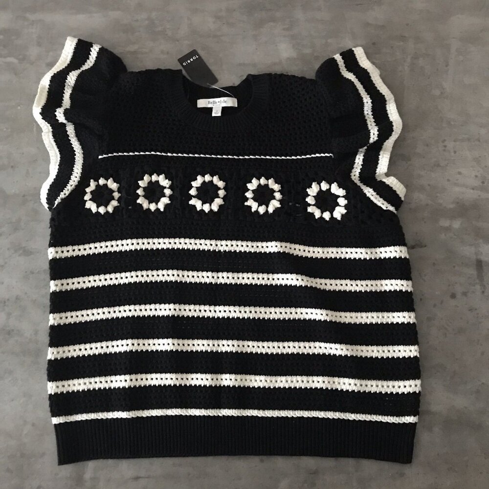 Belle Isle by Torrid 2 2x 18 20 Sweater Top Crochet Black White Ruffle Festival